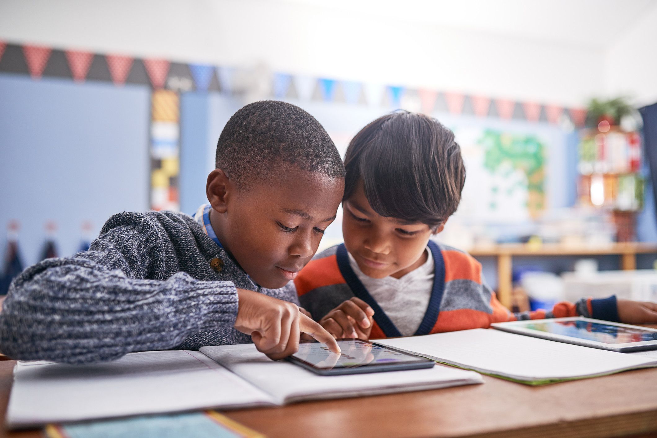 Educação escolar em casa, desenvolvimento infantil na era digital